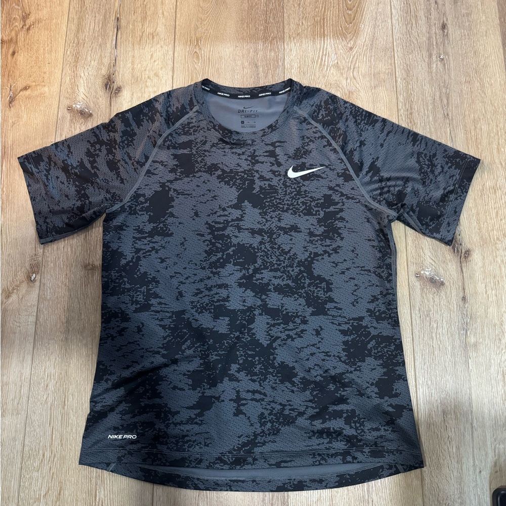Nike Pro Black and Gray Patterned Tee